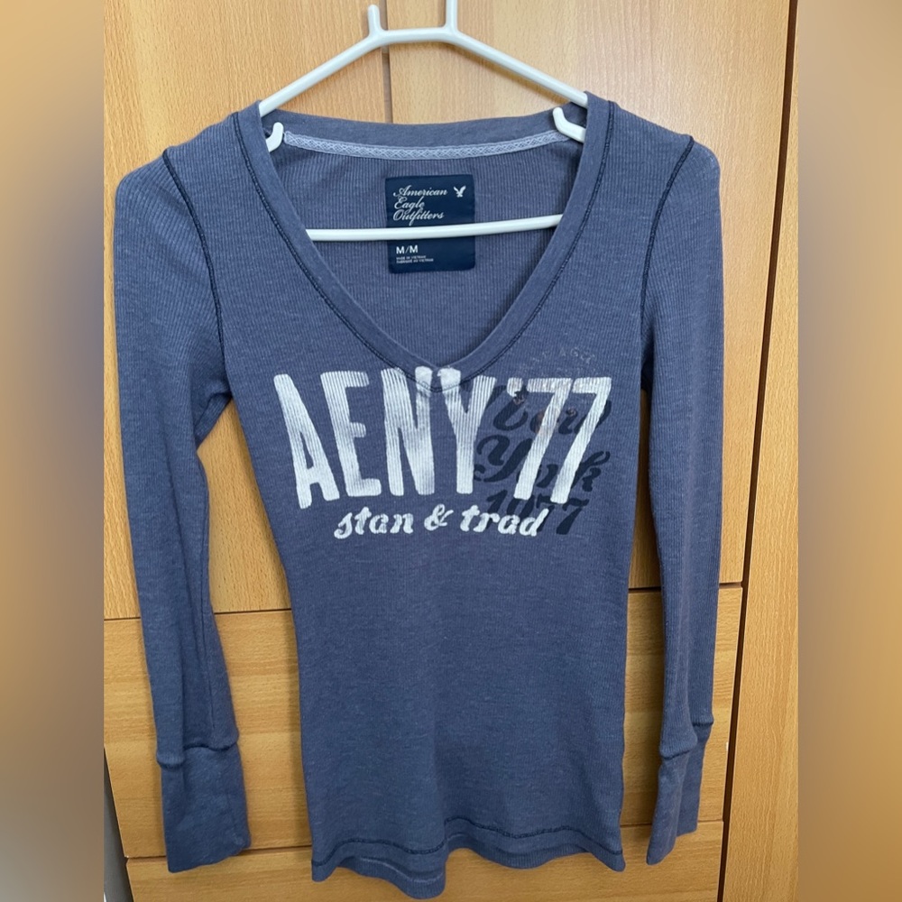 American Eagle 🦅 women’s Logo Spell out New York